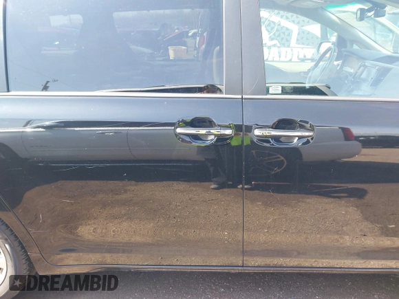 2013 Toyota Sienna XLE AAS with VIN 5TDYK3DC6DS387708, listed as a IAAI auction lot 41902860 with 191,766 mi miles and . Bid and sale history available at carsss.com. Image 14.