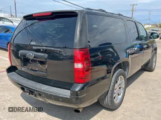 2008 Chevrolet Suburban LTZ with VIN 1GNFC16018R193868, listed as a Copart auction lot 50950405 with 193,219 mi miles and Clean title. Bid and sale history available at DreamBid. Image 4.