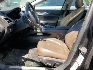 2013 Lincoln MKZ z VIN 3LN6L2J90DR818503, wystawiony jako Copart lot #54716715 z przebiegiem 114 227 mil mil oraz Szkody całkowita. Historia ofert i sprzedaży dostępna na DreamBid. Obrazek 7.