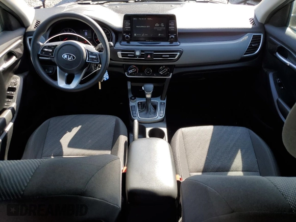 2021 Kia Seltos LX z VIN KNDEPCAA0M7097143, wystawiony jako Copart lot #54057815 z przebiegiem 59 930 mil mil oraz Szkoda całkowita • Salvage title. Historia ofert i sprzedaży dostępna na DreamBid. Obrazek 8.