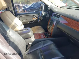 2007 Chevrolet Suburban LT with VIN 1GNFC16077R409950, listed as a IAAI auction lot 41882474 with 266,195 mi miles and . Bid and sale history available at DreamBid. Image 5.