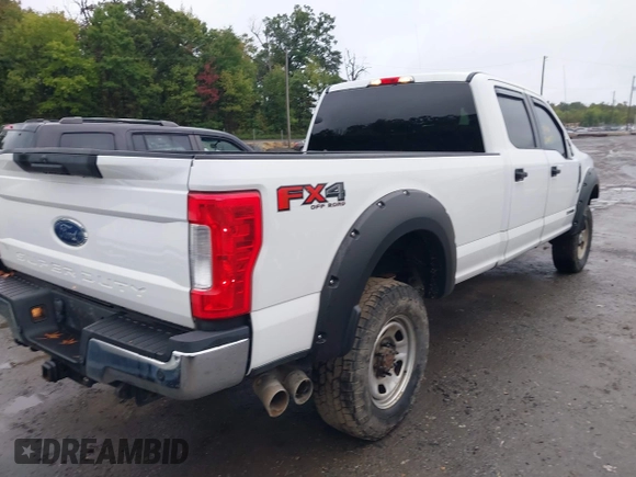 2018 Ford Super Duty F-250 SRW XL with VIN 1FT7W2BTXJEB84089, listed as a IAAI auction lot 40456238 with 180,297 mi miles. Bid and sale history available at carsss.com. Image 4.