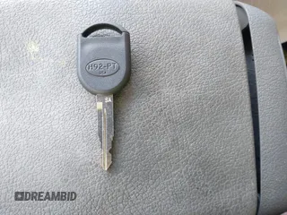 2005 Ford Freestyle SE z VIN 1FMZK01185GA41608, wystawiony jako IAAI lot #42088688 z przebiegiem 192 516 mil mil oraz . Historia ofert i sprzedaży dostępna na DreamBid. Obrazek 11.
