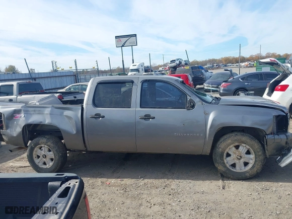 2007 Chevrolet Silverado 1500 LTZ with VIN 2GCEK13M071609477, listed as a IAAI auction lot 41042020 with 193,095 mi miles. Bid and sale history available at carsss.com. Image 12.
