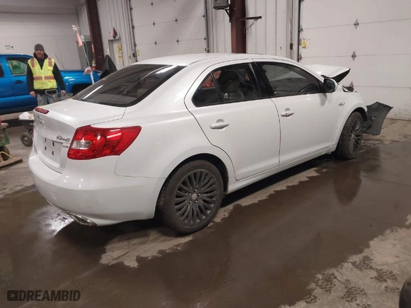 2012 Suzuki Kizashi SE with VIN JS2RF9A36C6101148, listed as a IAAI auction lot 41471932 with 88,493 mi miles. Bid and sale history available at carsss.com. Image 4.
