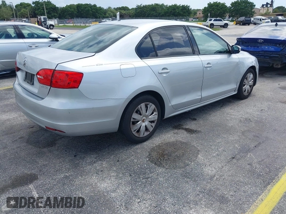 2012 Volkswagen Jetta SE z VIN 3VWDP7AJ1CM123480, wystawiony jako IAAI lot #42765785 z przebiegiem 175 548 mil mil oraz . Historia ofert i sprzedaży dostępna na DreamBid. Obrazek 4.