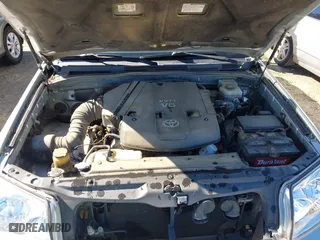 2004 Toyota 4Runner Limited with VIN JTEBU17R740036034, listed as a IAAI auction lot 41587335 with 199,884 mi miles. Bid and sale history available at carsss.com. Image 10.
