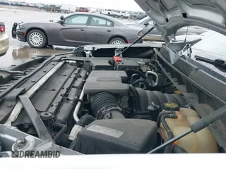 2019 Chevrolet Silverado 1500 Work Truck z VIN 1GCUYAEF9KZ314984, wystawiony jako IAAI lot #42115004 z przebiegiem 131 766 mil mil oraz . Historia ofert i sprzedaży dostępna na DreamBid. Obrazek 19.