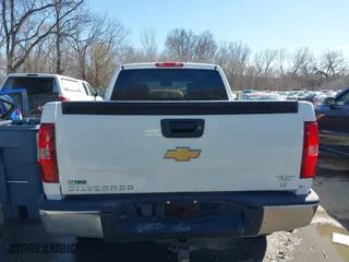 2009 Chevrolet Silverado 1500 LT with VIN 1GCEK29069Z290607, listed as a IAAI auction lot 41752949 with 252,172 mi miles. Bid and sale history available at carsss.com. Image 16.