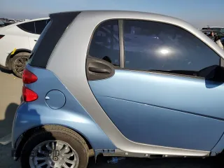 2011 Smart fortwo Pure z VIN WMEEJ3BA1BK431045, wystawiony jako Copart lot #87462044 z przebiegiem 22 128 mil mil oraz Szkoda całkowita • Salvage title. Historia ofert i sprzedaży dostępna na DreamBid. Obrazek 10.
