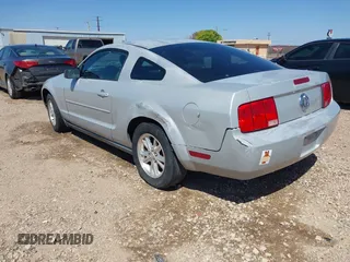 2007 Ford Mustang Deluxe with VIN 1ZVFT80NX75361371, listed as a IAAI auction lot 41981862 with 137,170 mi miles. Bid and sale history available at carsss.com. Image 3.