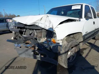 2000 Chevrolet Silverado 1500 LS with VIN 1GCEK19T8YE138791, listed as a IAAI auction lot 41448352 with 226,269 mi miles. Bid and sale history available at carsss.com. Image 6.