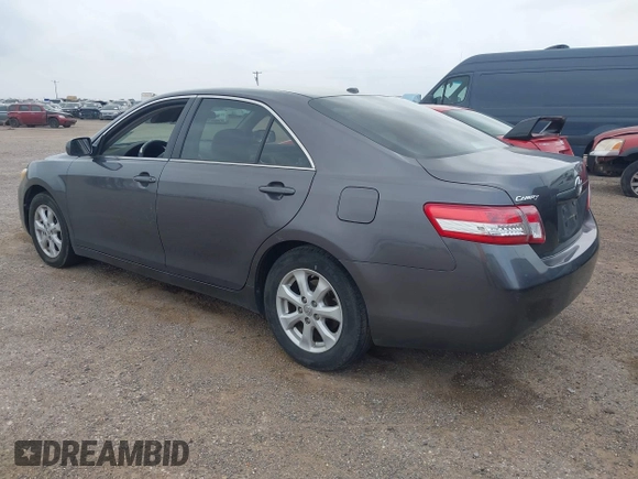2011 Toyota Camry LE z VIN 4T4BF3EK9BR209902, wystawiony jako IAAI lot #42350093 z przebiegiem 294 183 mil mil oraz . Historia ofert i sprzedaży dostępna na DreamBid. Obrazek 3.