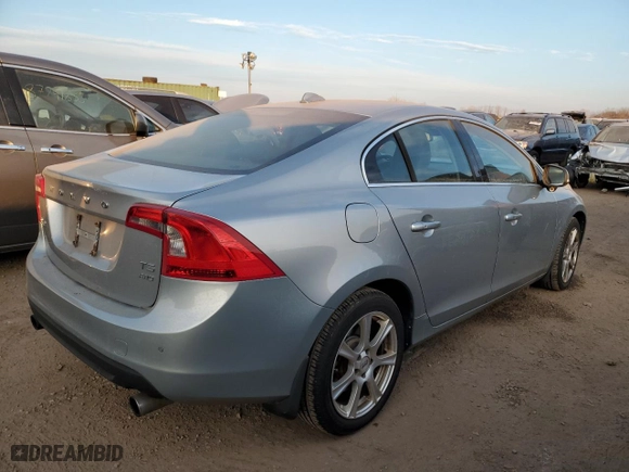 2013 Volvo S60 T5 with VIN YV1612FH3D2200942, listed as a Copart auction lot 88004125 with NaN miles and Clean Title. Bid and sale history available at carsss.com. Image 3.