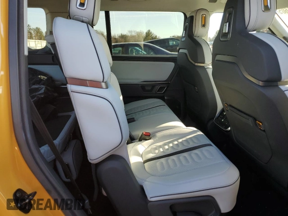 2023 Rivian R1S Adventure z VIN 7PDSGABA1PN009442, wystawiony jako Copart lot #45375605 z przebiegiem 28 047 mil mil oraz Szkody całkowita. Historia ofert i sprzedaży dostępna na DreamBid. Obrazek 11.
