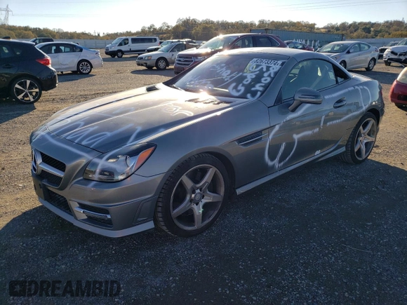 2013 Mercedes-Benz SLK 250 z VIN WDDPK4HA7DF058855, wystawiony jako Copart lot #82673374 z przebiegiem 87 699 mil mil oraz Szkoda całkowita • Salvage title. Historia ofert i sprzedaży dostępna na DreamBid. Obrazek 1.