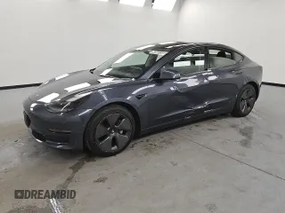 2022 Tesla Model 3 z VIN 5YJ3E1EA9NF369387, wystawiony jako Copart lot #60888155 z przebiegiem 133 377 mil mil oraz Czysty tytuł • Clean title. Historia ofert i sprzedaży dostępna na DreamBid. Obrazek 1.