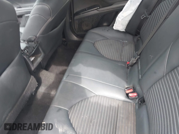 2018 Toyota Camry LE z VIN 4T1B11HK8JU635944, wystawiony jako IAAI lot #41672751 z przebiegiem 174 514 mil mil oraz . Historia ofert i sprzedaży dostępna na DreamBid. Obrazek 8.