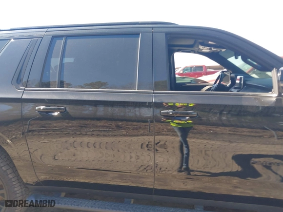 2022 Chevrolet Suburban Z71 with VIN 1GNSKDKD5NR110949, listed as a IAAI auction lot 41556533 with 68,141 mi miles. Bid and sale history available at carsss.com. Image 14.