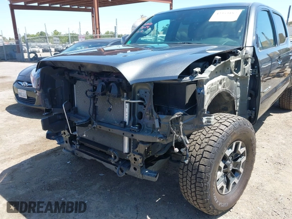 2023 Toyota Tacoma SR5 z VIN 3TMDZ5BN6PM153633, wystawiony jako IAAI lot #42353187 z przebiegiem 50 020 mil mil oraz . Historia ofert i sprzedaży dostępna na DreamBid. Obrazek 6.