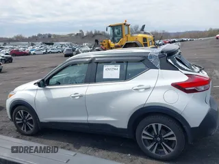 2019 Nissan Kicks SV z VIN 3N1CP5CU1KL496388, wystawiony jako IAAI lot #42032564 z przebiegiem 73 258 mil mil oraz . Historia ofert i sprzedaży dostępna na DreamBid. Obrazek 14.