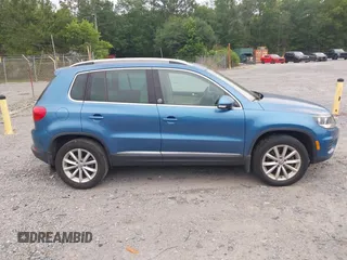 2017 Volkswagen Tiguan Wolfsburg Edition z VIN WVGSV7AXXHW512884, wystawiony jako IAAI lot #42295807 z przebiegiem 79 298 mil mil oraz . Historia ofert i sprzedaży dostępna na DreamBid. Obrazek 13.