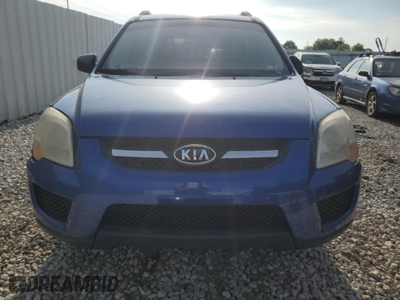 2010 Kia Sportage LX z VIN KNDKG3A46A7722489, wystawiony jako Copart lot #57530485 z przebiegiem 258 368 mil mil oraz Czysty tytuł • Clean title. Historia ofert i sprzedaży dostępna na DreamBid. Obrazek 5.