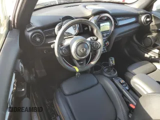 2020 MINI Hardtop Cooper S z VIN WMWXR5C04L2M16068, wystawiony jako Copart lot #53107645 z przebiegiem 43 810 mil mil oraz Szkody całkowita. Historia ofert i sprzedaży dostępna na DreamBid. Obrazek 8.