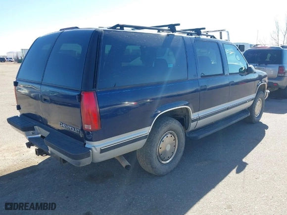 1997 Chevrolet Suburban with VIN 1GNFK16R3VJ423650, listed as a IAAI auction lot 41517985 with 204,817 mi miles. Bid and sale history available at carsss.com. Image 4.