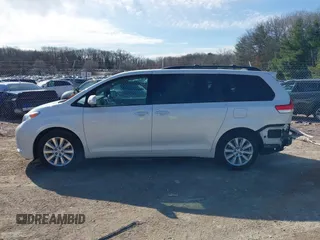 2014 Toyota Sienna Ltd with VIN 5TDDK3DC0ES090160, listed as a IAAI auction lot 41763998 with 160,508 mi miles. Bid and sale history available at carsss.com. Image 14.