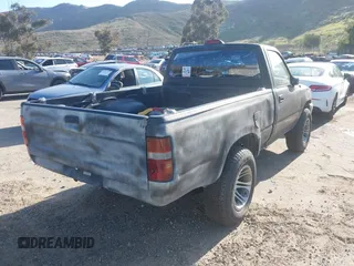 1994 Toyota Pickup z VIN 4TARN81A2RZ306507, wystawiony jako IAAI lot #41834087 z przebiegiem 164 855 mil mil oraz . Historia ofert i sprzedaży dostępna na DreamBid. Obrazek 4.