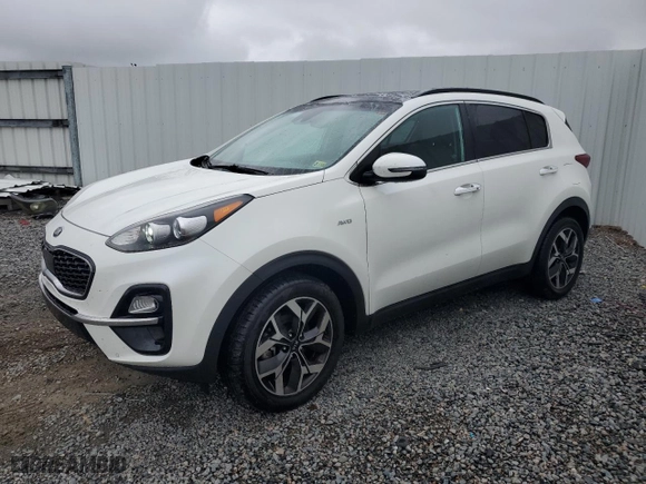 2020 Kia Sportage EX with VIN KNDPNCAC9L7783762, listed as a Copart auction lot 52370305 with 121,501 mi miles and Clean Title. Bid and sale history available at carsss.com. Image 1.