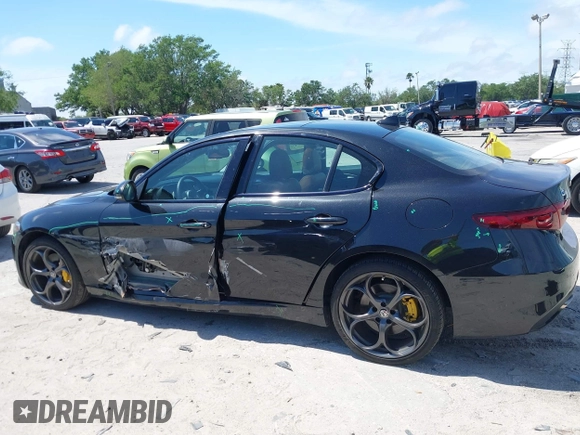 2017 Alfa Romeo Giulia Ti with VIN ZARFAEEN5H7545113, listed as a IAAI auction lot 41919103 with 62,182 mi miles. Bid and sale history available at carsss.com. Image 14.
