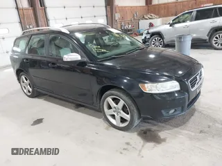 2010 Volvo V50 с VIN YV1672MJ8A2529409, выставлен на аукционе IAAI как лот 42114245 с пробегом 237 966 миль миль и . История ставок и продаж доступна на DreamBid. Изображение 1.