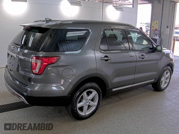 2017 Ford Explorer XLT z VIN 1FM5K8D89HGD08040, wystawiony jako IAAI lot #42516623 z przebiegiem 50 937 mil mil oraz . Historia ofert i sprzedaży dostępna na DreamBid. Obrazek 1.