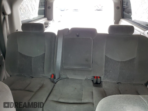 2006 Chevrolet Suburban LS with VIN 3GNGK26U36G231663, listed as a Copart auction lot 86627644 with 211,264 mi miles and Salvage Title. Bid and sale history available at carsss.com. Image 10.