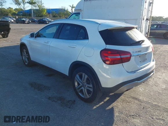 2019 Mercedes-Benz GLA 250 z VIN WDCTG4EB1KJ551894, wystawiony jako IAAI lot #41807453 z przebiegiem 81 606 mil mil oraz . Historia ofert i sprzedaży dostępna na DreamBid. Obrazek 3.