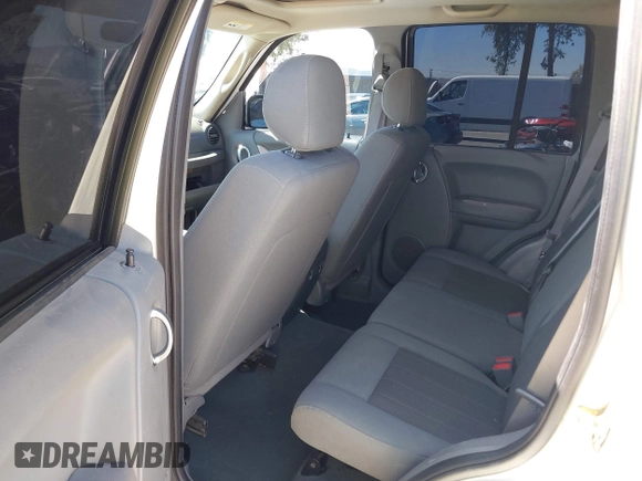 2006 Jeep Liberty Limited z VIN 1J4GL58K56W183758, wystawiony jako IAAI lot #42690220 z przebiegiem 76 067 mil mil oraz . Historia ofert i sprzedaży dostępna na DreamBid. Obrazek 8.