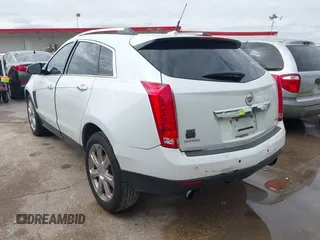 2013 Cadillac SRX Performance Collection z VIN 3GYFNDE38DS542736, wystawiony jako IAAI lot #42398648 z przebiegiem 266 059 mil mil oraz . Historia ofert i sprzedaży dostępna na DreamBid. Obrazek 3.