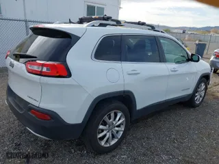 2017 Jeep Cherokee Limited with VIN 1C4PJMDB6HW555493, listed as a IAAI auction lot 41799350 with 92,591 mi miles. Bid and sale history available at carsss.com. Image 4.