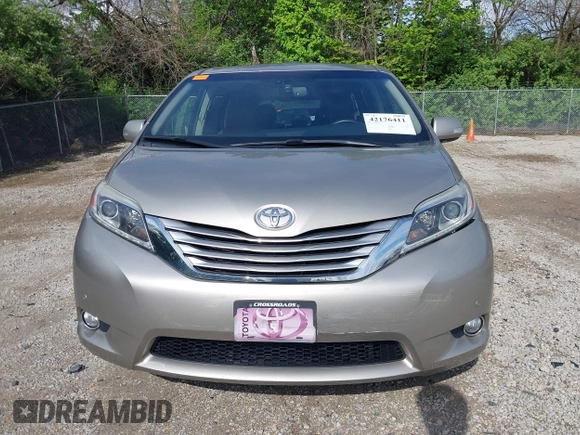 2015 Toyota Sienna XLE z VIN 5TDYK3DC6FS632493, wystawiony jako IAAI lot #42176411 z przebiegiem 172 929 mil mil oraz . Historia ofert i sprzedaży dostępna na DreamBid. Obrazek 13.