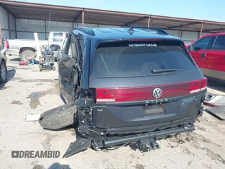 2025 Volkswagen Atlas SE with VIN 1V2CR2CA1SC504687, listed as a IAAI auction lot 42171699 with 1,847 mi miles and . Bid and sale history available at DreamBid. Image 3.