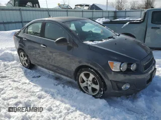 2013 Chevrolet Sonic LTZ z VIN 1G1JE5SH6D4114209, wystawiony jako Copart lot #44854675 z przebiegiem 130 385 mil mil oraz Czysty tytuł • Clean title. Historia ofert i sprzedaży dostępna na DreamBid. Obrazek 4.