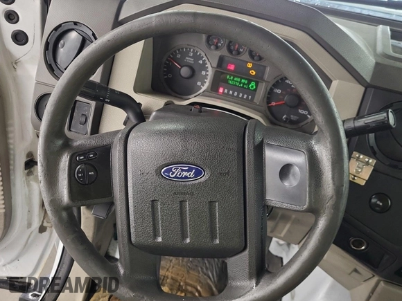 2008 Ford F-250 XL z VIN 1FTSW20538EE05153, wystawiony jako IAAI lot #42554757 z przebiegiem 162 318 mil mil oraz . Historia ofert i sprzedaży dostępna na DreamBid. Obrazek 33.