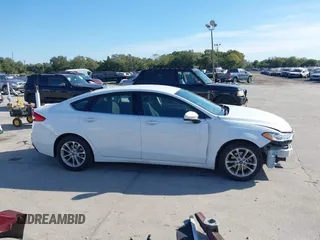 2019 Ford Fusion SE with VIN 3FA6P0H76KR261861, listed as a IAAI auction lot 41031650 with 132,040 mi miles. Bid and sale history available at carsss.com. Image 14.