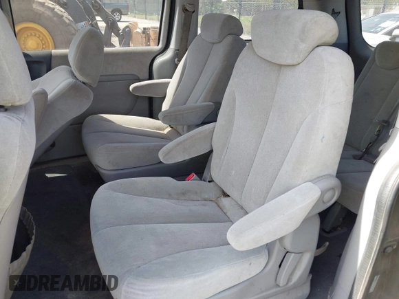 2008 Kia Sedona LX with VIN KNDMB233X86193666, listed as a IAAI auction lot 42041414 with 175,667 mi miles. Bid and sale history available at carsss.com. Image 8.