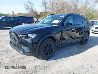 2025 Mazda CX-90 Premium Sport z VIN JM3KKCHD3S1218675, wystawiony jako IAAI lot #41971539 z przebiegiem Nie podano mil oraz . Historia ofert i sprzedaży dostępna na DreamBid. Obrazek 21.