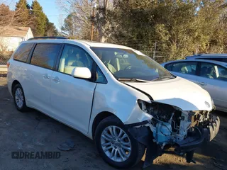 2015 Toyota Sienna XLE with VIN 5TDYK3DC2FS597659, listed as a IAAI auction lot 41380779 with 239,543 mi miles. Bid and sale history available at carsss.com. Image 1.