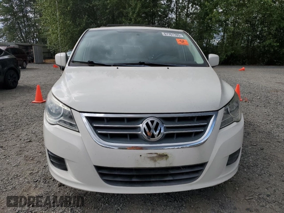 2011 Volkswagen Routan SE with VIN 2V4RW3DG0BR789523, listed as a Copart auction lot 61761785 with 124,530 mi miles and Clean title. Bid and sale history available at DreamBid. Image 5.