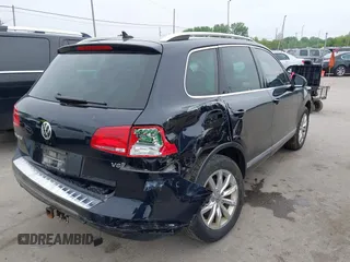2016 Volkswagen Touareg Sport z VIN WVGEF9BP7GD012373, wystawiony jako IAAI lot #42358266 z przebiegiem 81 827 mil mil oraz . Historia ofert i sprzedaży dostępna na DreamBid. Obrazek 4.